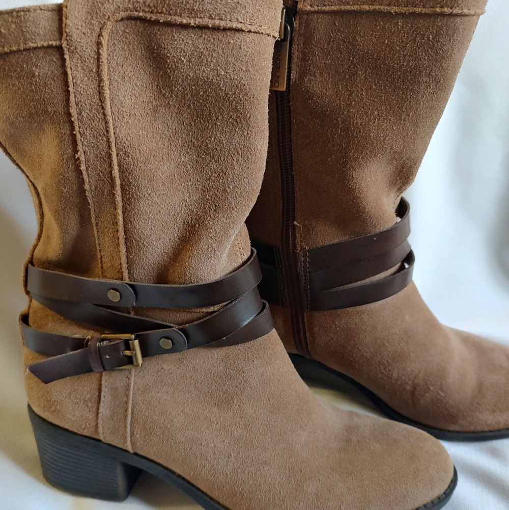 EUC Tan Bandolino Suede Boots
